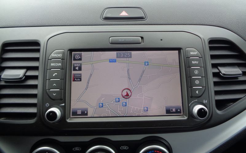 kia picanto camera gps airco