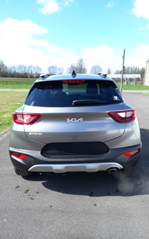Kia stonic bj 2024 automaat