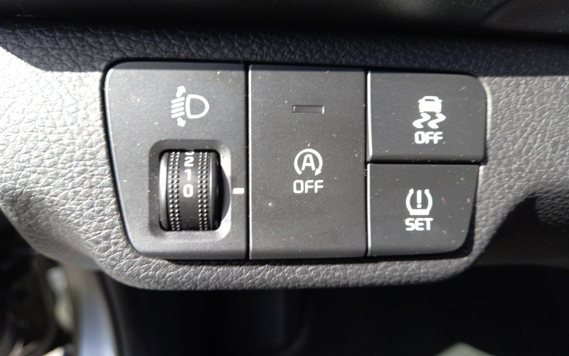 Kia stonic bj 2024 automaat