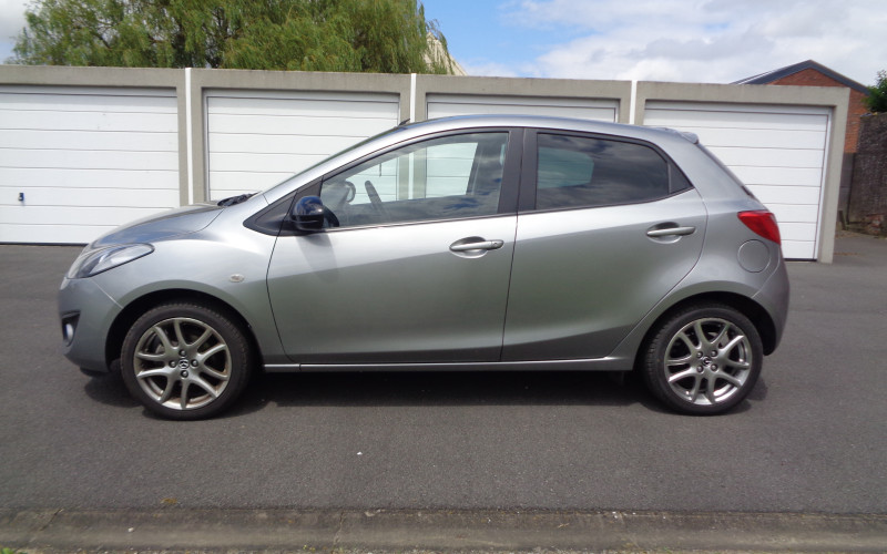 mazda 2 grijs bj 2013