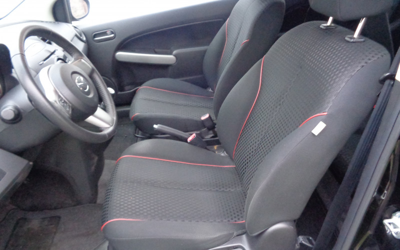 mazda 2 zwart bj 2013