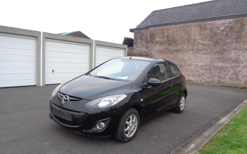 mazda 2 zwart bj 2013