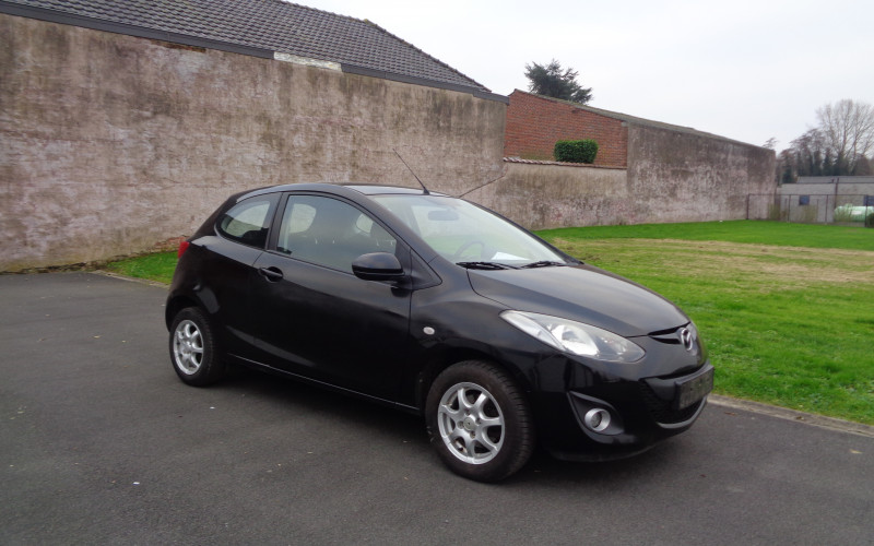 mazda 2 zwart bj 2013