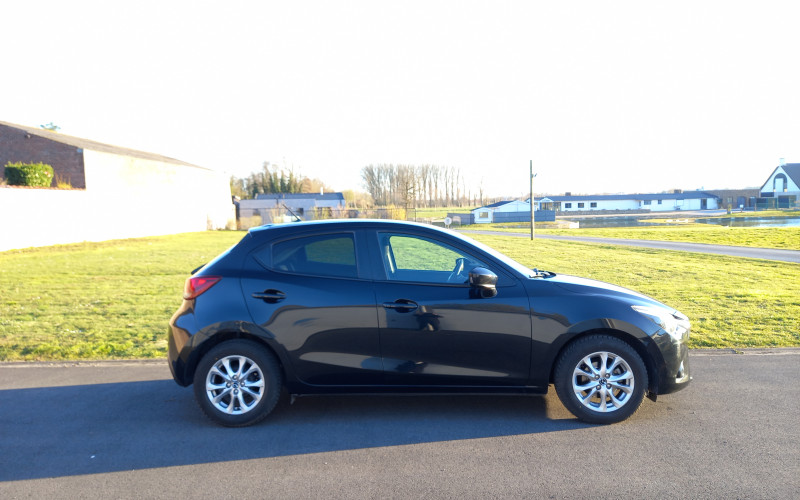 mazda 2 zwart bj 2016