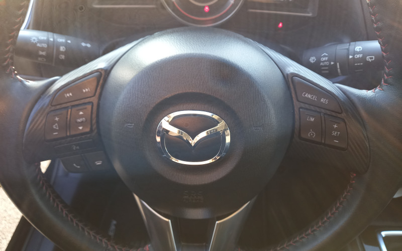 Mazda 3 zwart bj 2016