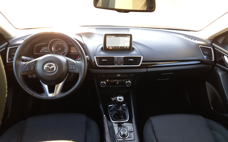Mazda 3 zwart bj 2016