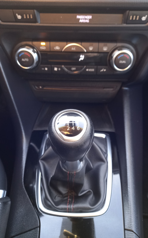 Mazda 3 zwart bj 2016