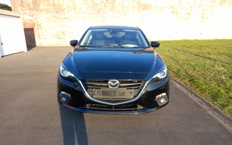 Mazda 3 zwart bj 2016