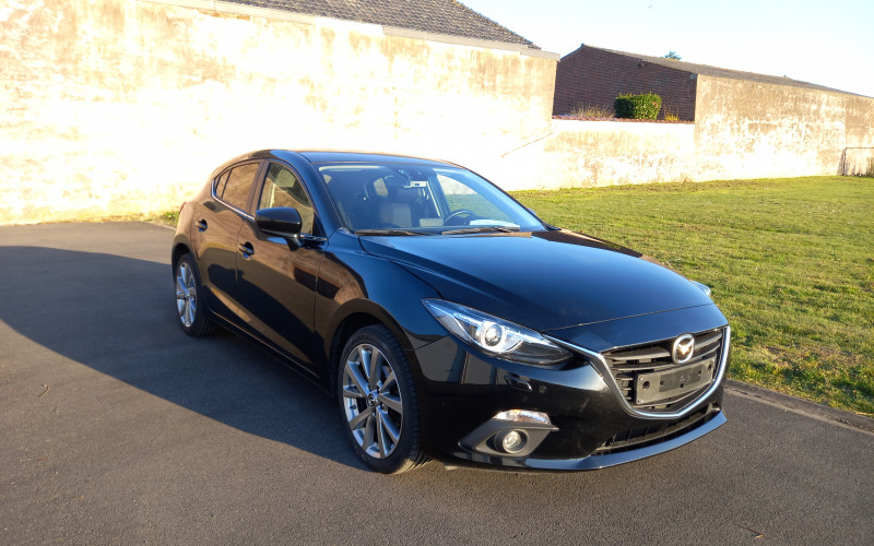 Mazda 3 zwart bj 2016