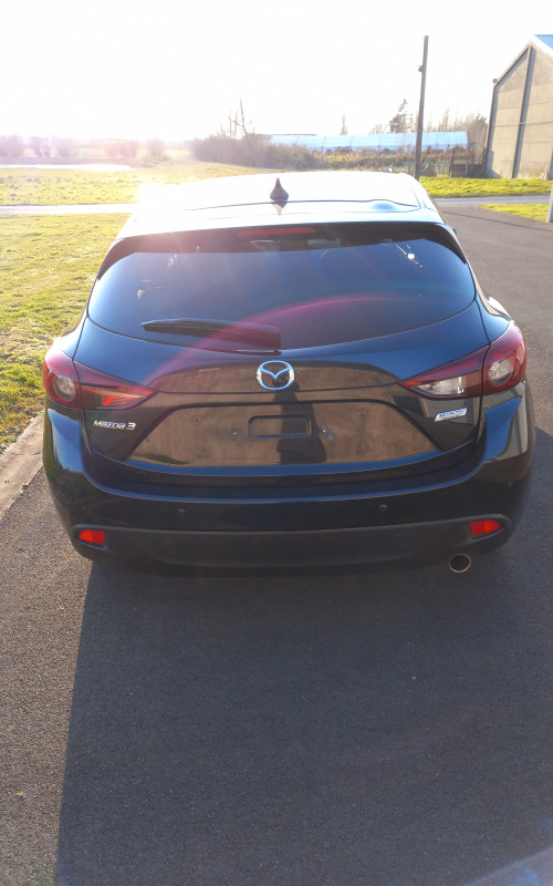 Mazda 3 zwart bj 2016