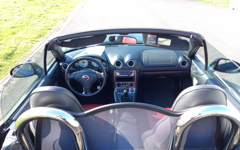mazda mx-5  zwart bj 22/09/2004  408219 B