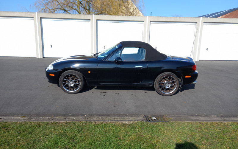 mazda mx-5  zwart bj 22/09/2004  408219 B