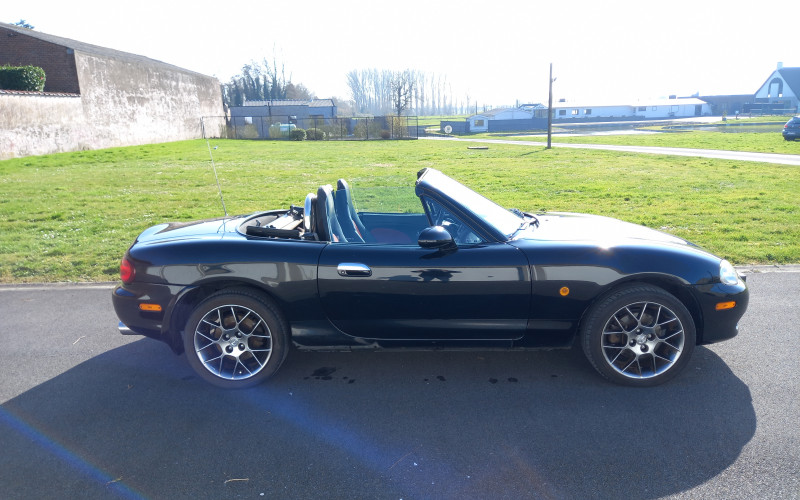 mazda mx-5  zwart bj 22/09/2004  408219 B