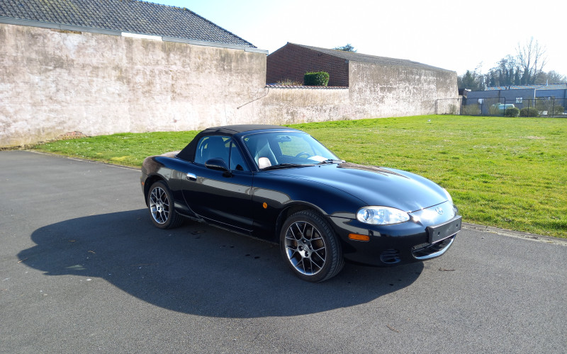 mazda mx-5  zwart bj 22/09/2004  408219 B