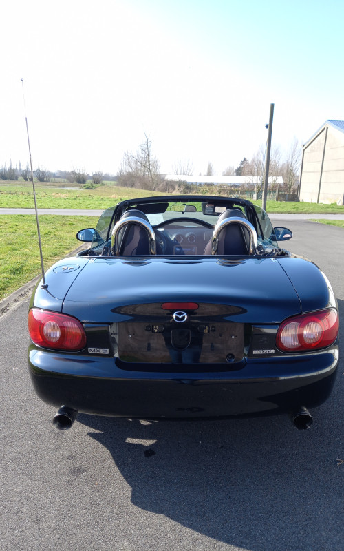 mazda mx-5  zwart bj 22/09/2004  408219 B