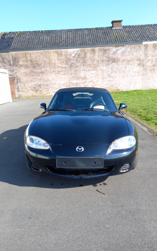 mazda mx-5  zwart bj 22/09/2004  408219 B