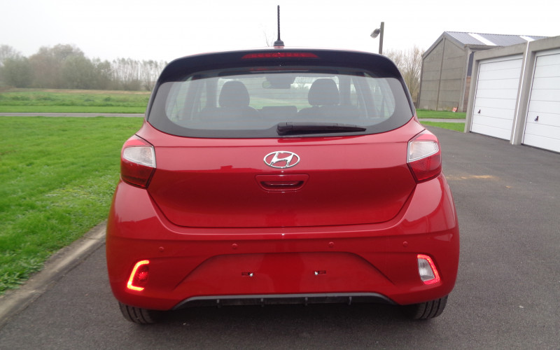 HYUNDAI I10 ROOD AUTOMAAT BJ 2020